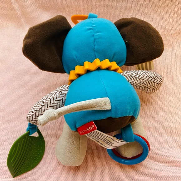 NWOT Skip Hop Elephant Bandana Buddies Stroller Toy - Picture 4 of 8